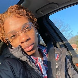 Meet your Posher, Curtisha